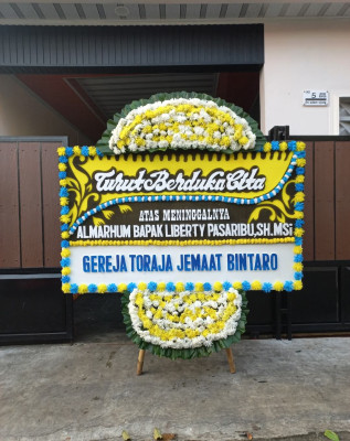 Papan Bunga Duka di Pamukan Selatan